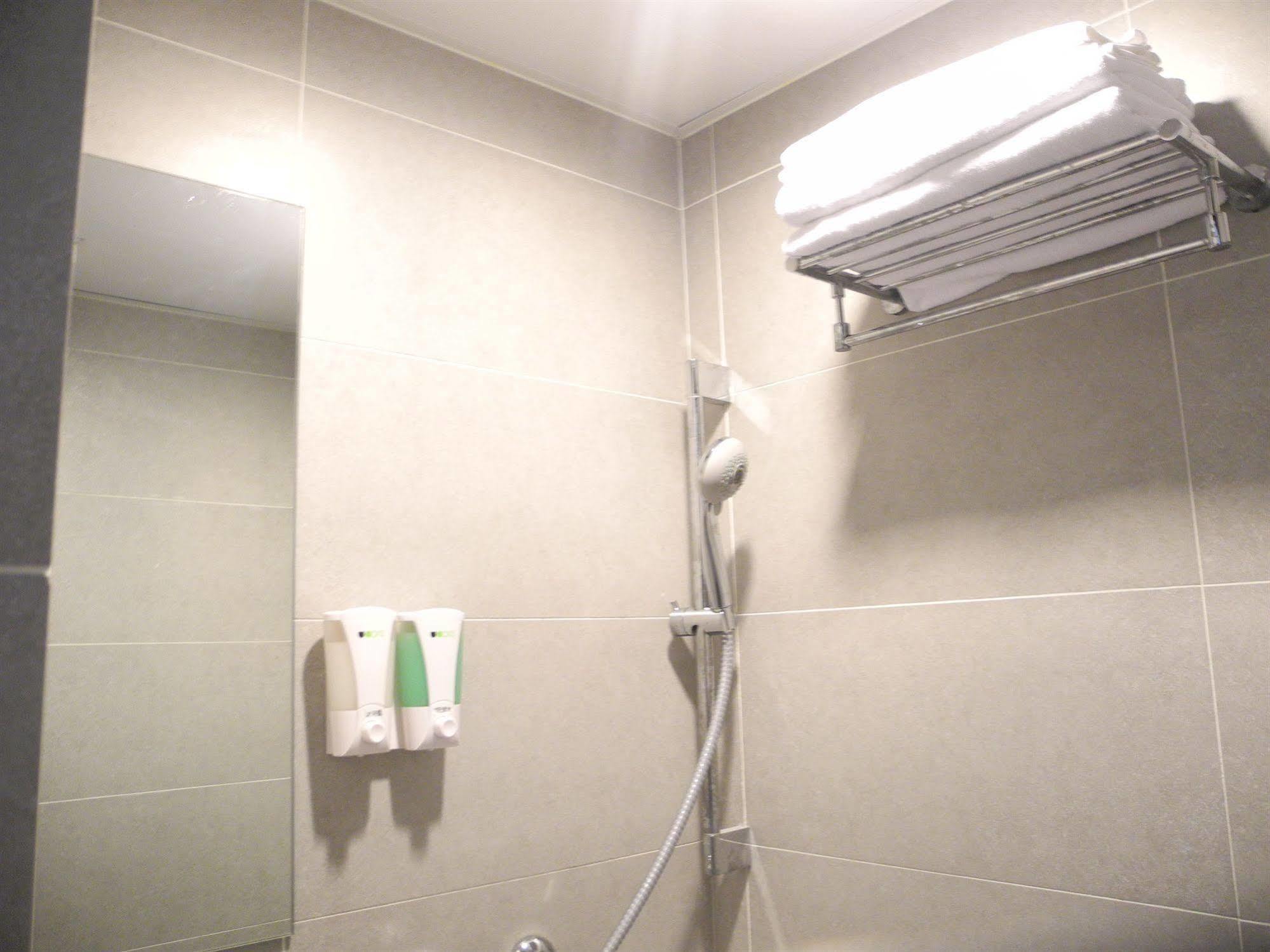 הונג קונג Kowloon Mongkok 1812 Guest House מראה חיצוני תמונה